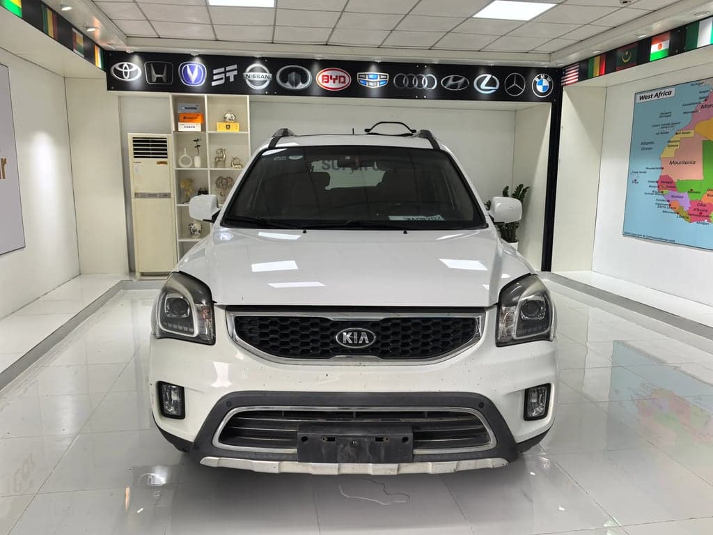 2013 KIA Sportage exterior 1
